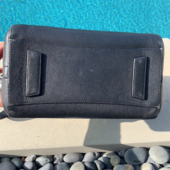 Givenchy Medium Antigona Black Leather Shoulder Bag - Picture 6 of 10